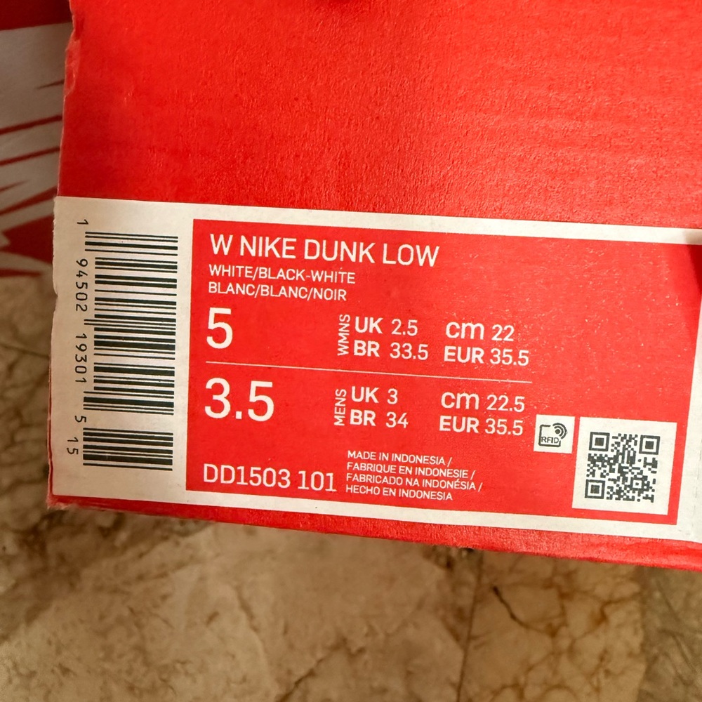 Nike Dunk Low Pandas - Picture 3 of 3